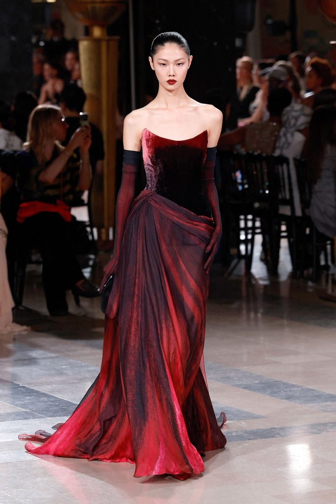 10 rochii haute couture pentru toamna iarna 2026 De pe catwalk pe covorul rosu Elie Saab - 10 rochii haute couture toamna-iarna 2026. De pe catwalk pe covorul rosu.