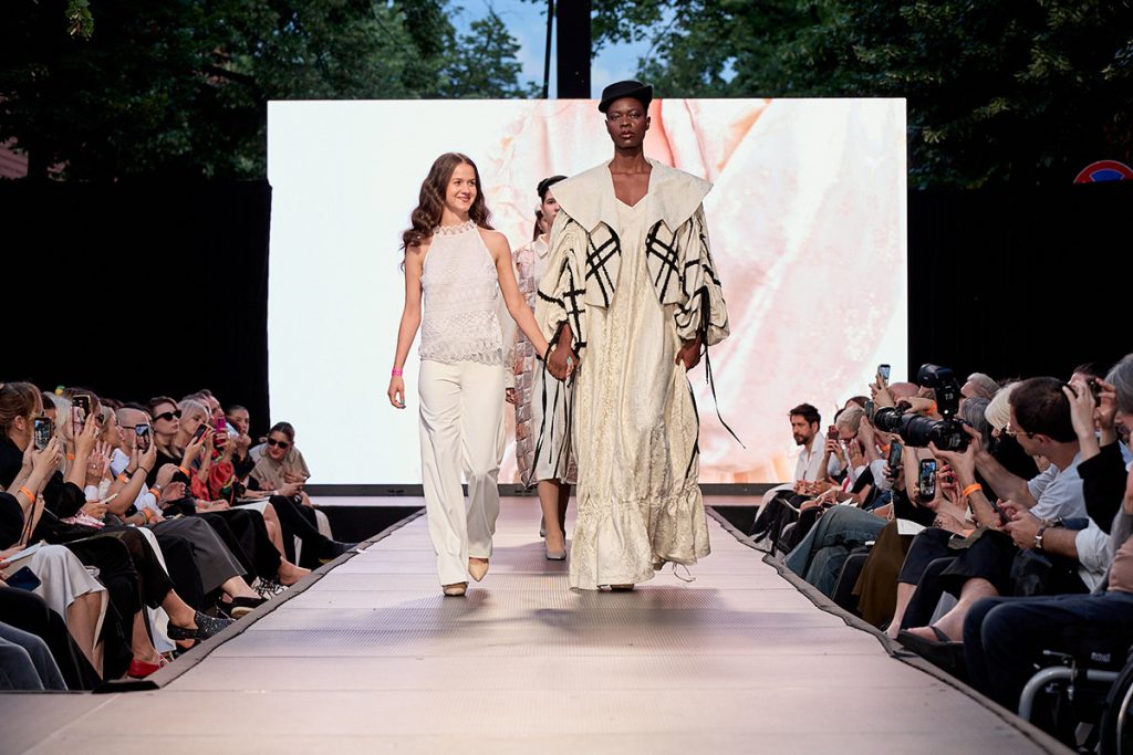ANTONIE ARTEMIS FLORA UAD FASHION Raluca Ciornea2 - UAD Fashion 2026. 36 de colectii prezentate pe acelasi podium.