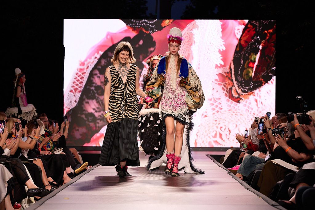 CRISMAREANU ALEXA UAD FASHION Raluca Ciorne2 - UAD Fashion 2026. 36 de colectii prezentate pe acelasi podium.