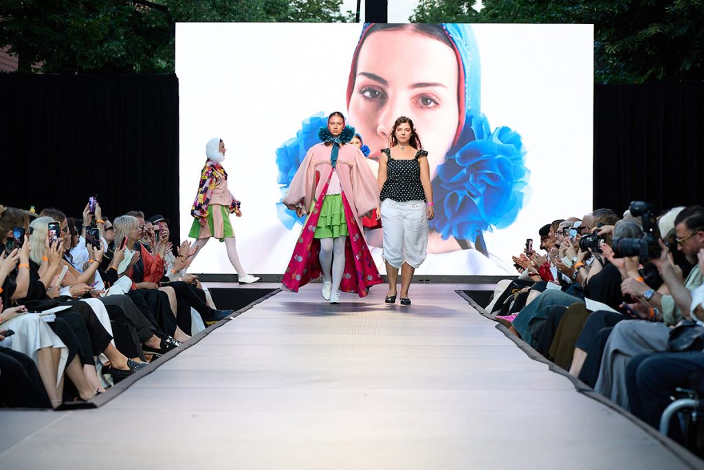 MATEI ANAMARIA UAD FASHION Raluca Ciornea3 - UAD Fashion 2026. 36 de colectii prezentate pe acelasi podium.