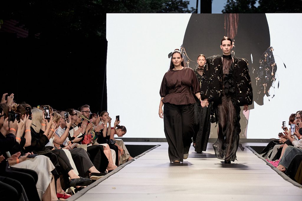 NIDELEA SOFIA UAD FASHION Raluca Ciornea2 - UAD Fashion 2026. 36 de colectii prezentate pe acelasi podium.