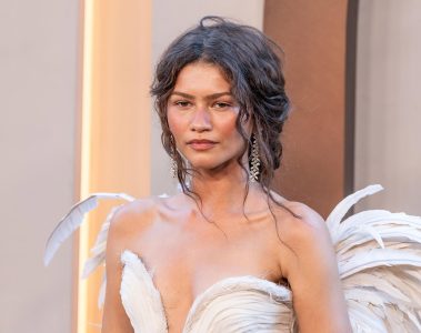 Zendaya prezenta angelica pe covorul rosu The Odyssey 2 - Zendaya, o aparitie angelica pe covorul rosu
