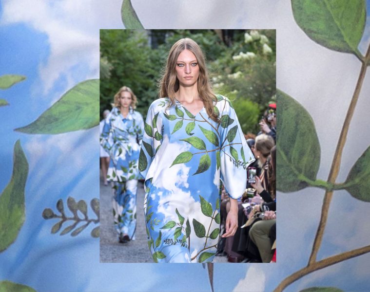 Model care poarta o tinuta de vara cu imprimeuri impresionante, inspirate din natura
