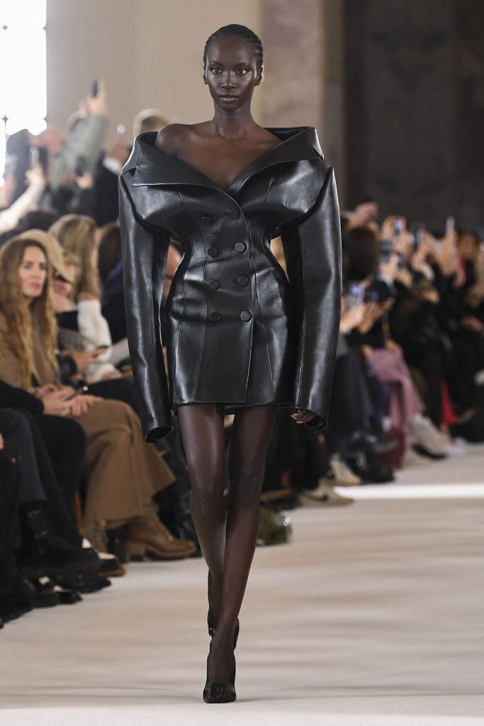 Geniul Schiaparelli Daniel Roseberry 9 - Geniul Schiaparelli: Daniel Roseberry
