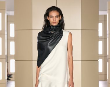 COS AW26 SHOW - Moda anilor ’20 reinterpretata in colectia COS toamna-iarna 2026