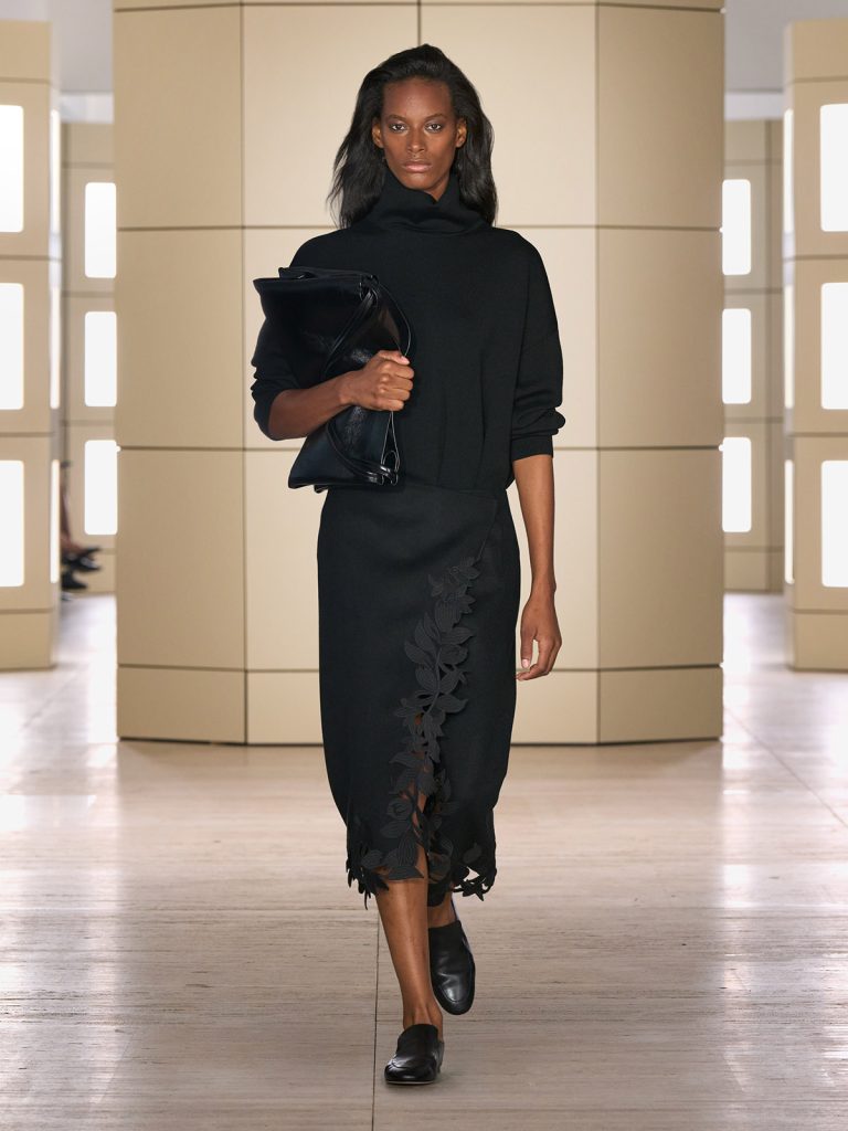 COS AW26 SHOW LOOK 09 - Moda anilor ’20 reinterpretata in colectia COS toamna-iarna 2026