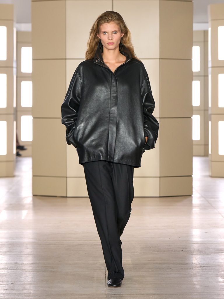 COS AW26 SHOW LOOK 11 - Moda anilor ’20 reinterpretata in colectia COS toamna-iarna 2026
