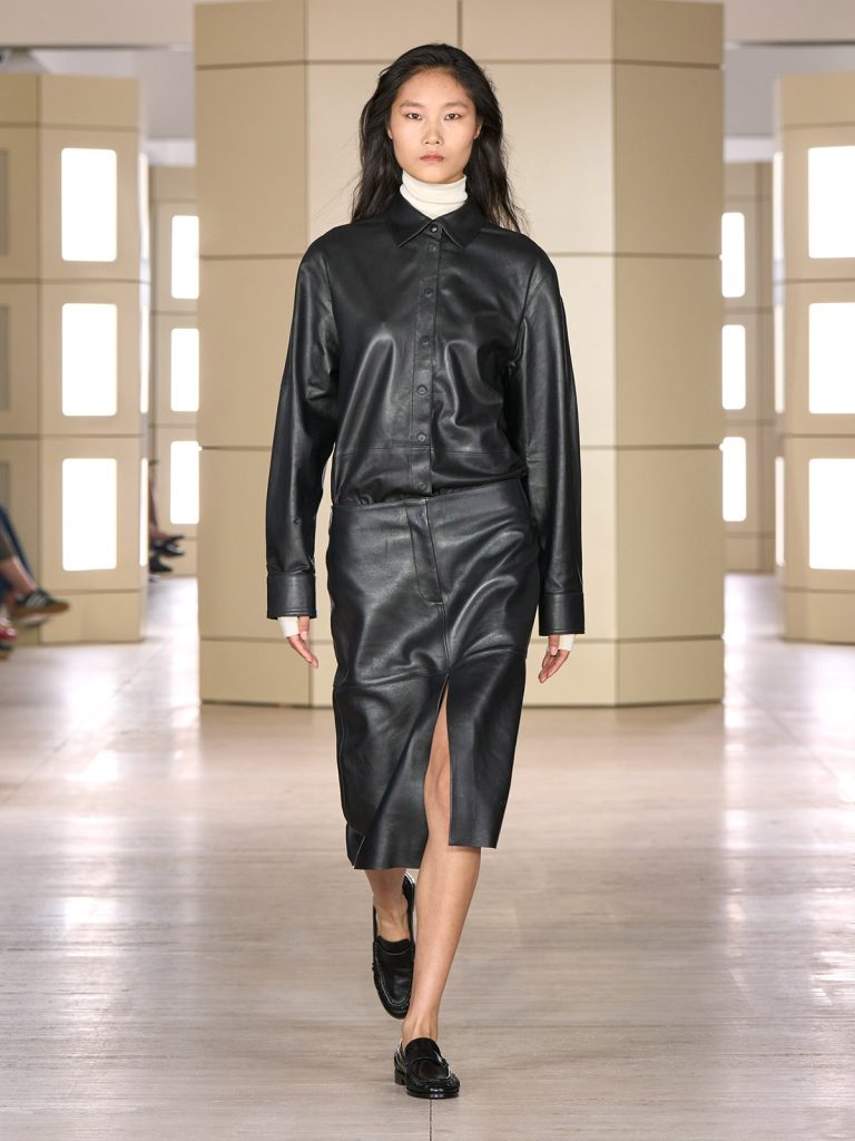 COS AW26 SHOW LOOK 16 - Moda anilor ’20 reinterpretata in colectia COS toamna-iarna 2026