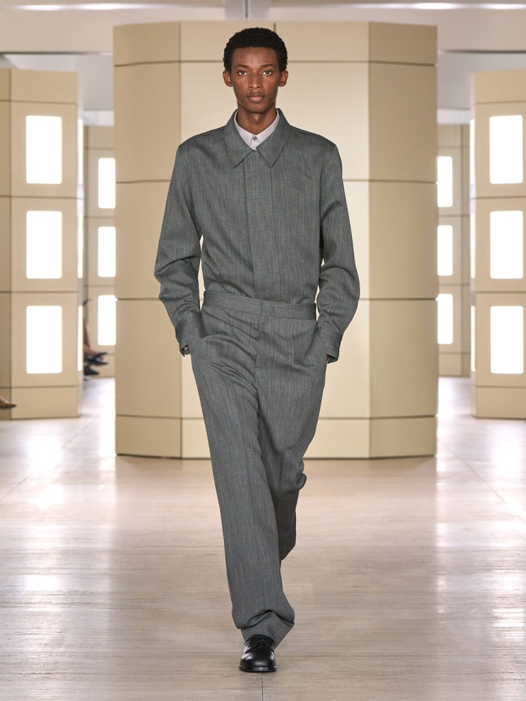 COS AW26 SHOW LOOK 25 - Moda anilor ’20 reinterpretata in colectia COS toamna-iarna 2026