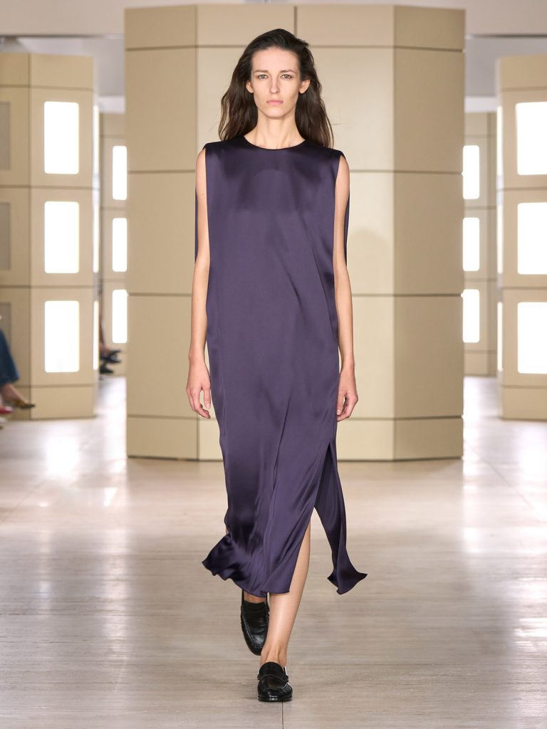 COS AW26 SHOW LOOK 30 - Moda anilor ’20 reinterpretata in colectia COS toamna-iarna 2026