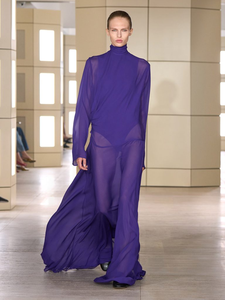 COS AW26 SHOW LOOK 34 - Moda anilor ’20 reinterpretata in colectia COS toamna-iarna 2026