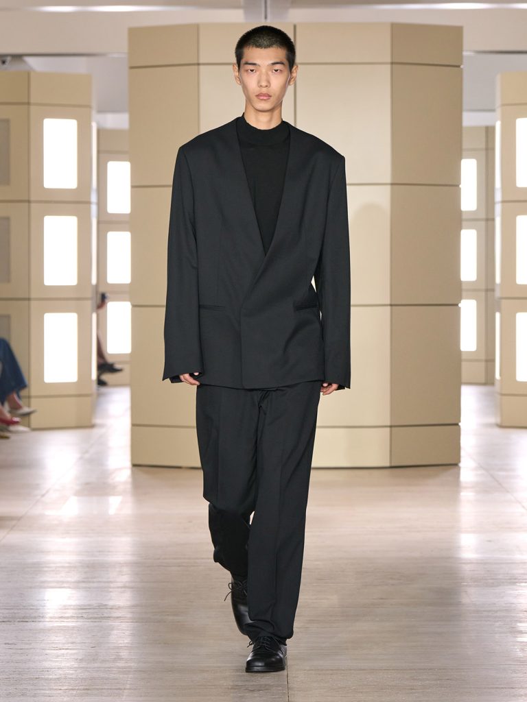 COS AW26 SHOW LOOK 37 - Moda anilor ’20 reinterpretata in colectia COS toamna-iarna 2026