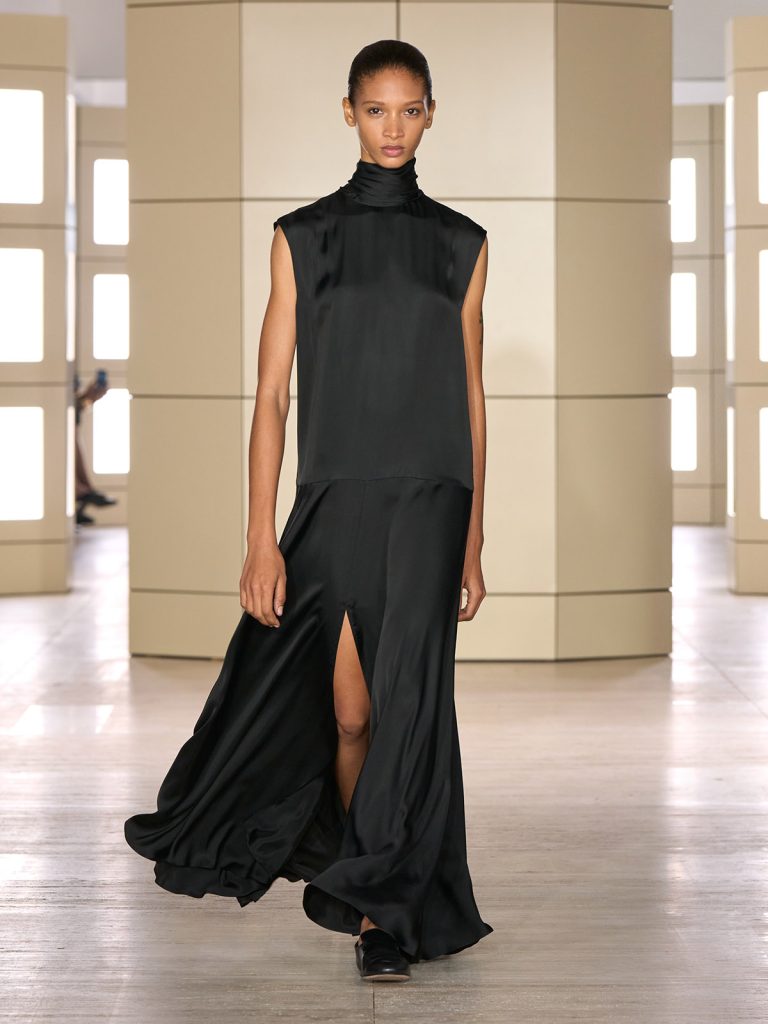COS AW26 SHOW LOOK 40 - Moda anilor ’20 reinterpretata in colectia COS toamna-iarna 2026