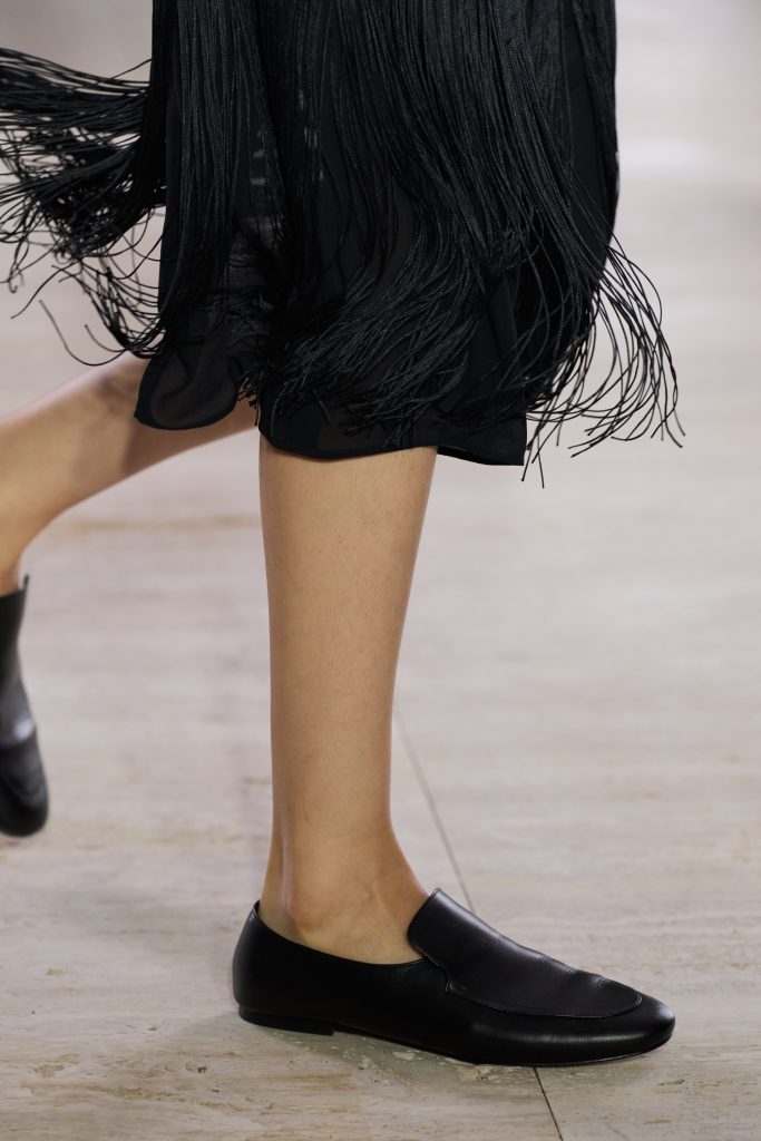 COS AW26 DETAILS 04 - Moda anilor ’20 reinterpretata in colectia COS toamna-iarna 2026