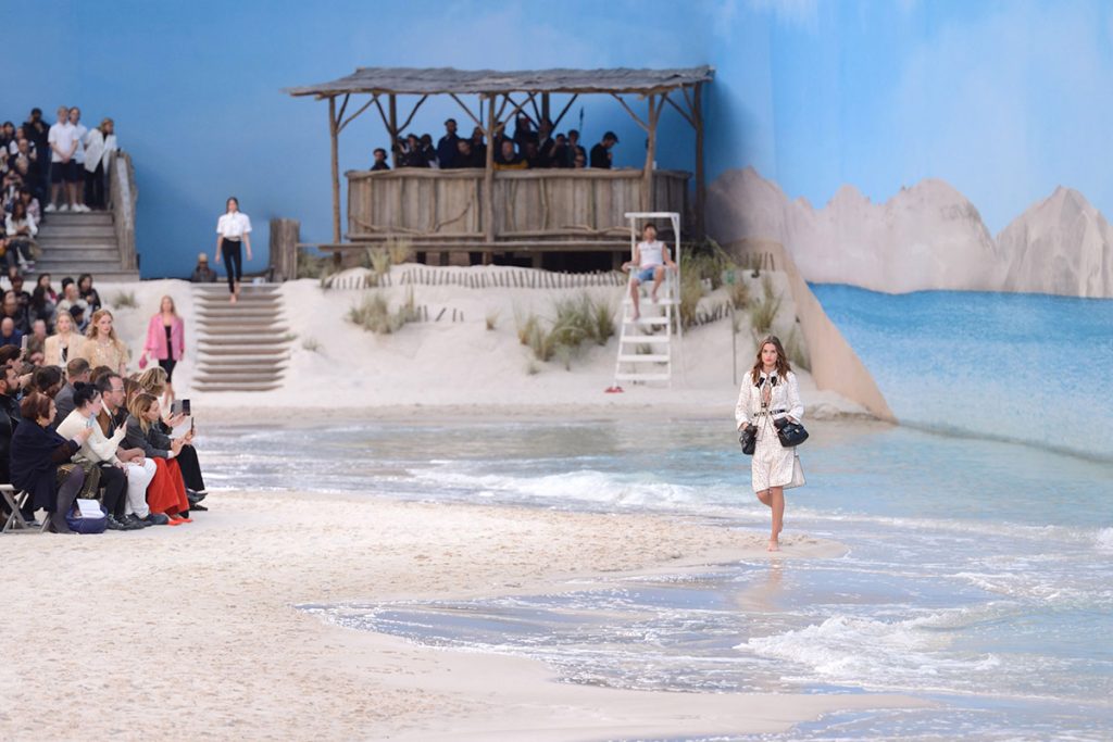 Chanel si arta de a crea un spectacol 12 - Chanel: arta de a crea un spectacol