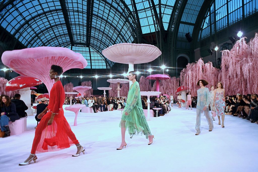Chanel si arta de a crea un spectacol 2 - Chanel: arta de a crea un spectacol