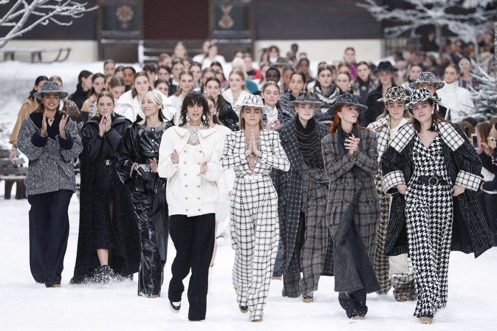 Chanel si arta de a crea un spectacol 9 - Chanel: arta de a crea un spectacol