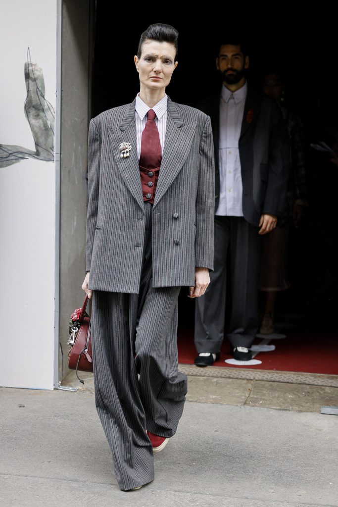 Le smoking feminitate la patru ace Antonio Marras - Le smoking, feminitate la patru ace