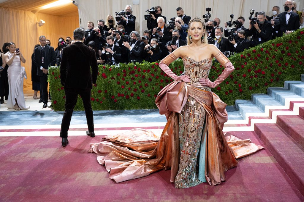 Met Gala Mai mult decat aparitii pe covorul rosu Blake Lively - Met Gala: Mai mult decat aparitii pe covorul rosu