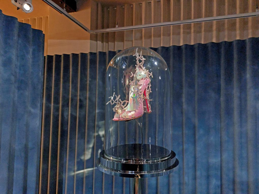 Christian Louboutin primavara vara 2027 1 - Pantofii Christian Louboutin si marea ca inspiratie din 1986 pana la colectia primavara-vara 2027
