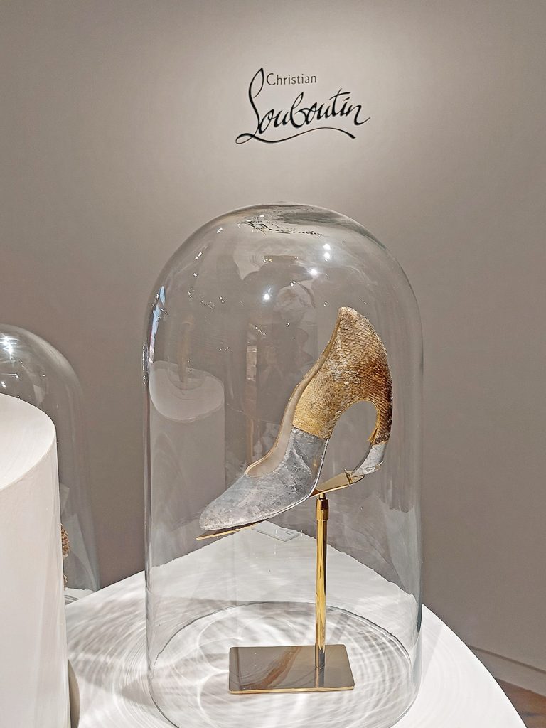 Christian Louboutin primavara vara 2027 15 - Pantofii Christian Louboutin si marea ca inspiratie din 1986 pana la colectia primavara-vara 2027