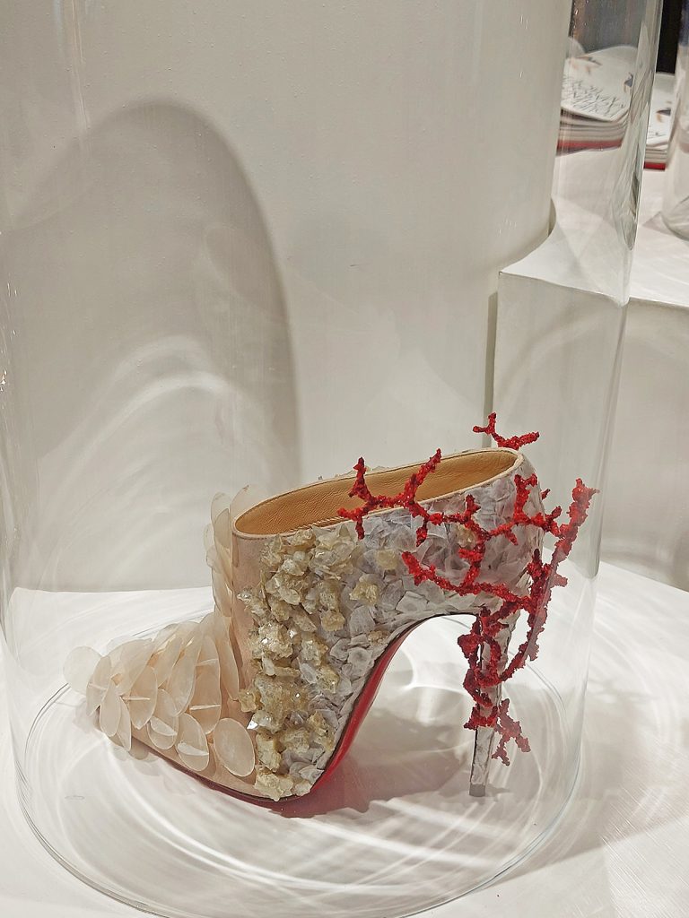 Christian Louboutin primavara vara 2027 16 - Pantofii Christian Louboutin si marea ca inspiratie din 1986 pana la colectia primavara-vara 2027