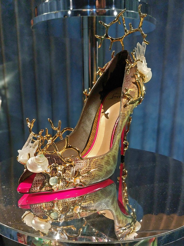 Christian Louboutin primavara vara 2027 2 - Pantofii Christian Louboutin si marea ca inspiratie din 1986 pana la colectia primavara-vara 2027