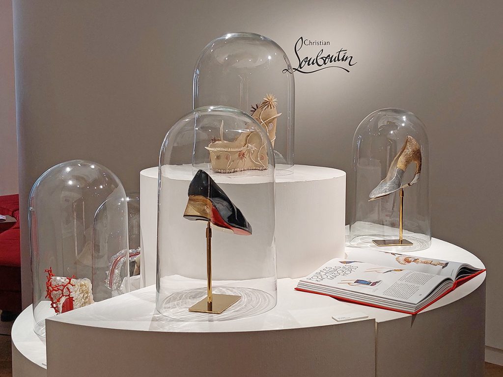 Christian Louboutin primavara vara 2027 20 - Pantofii Christian Louboutin si marea ca inspiratie din 1986 pana la colectia primavara-vara 2027