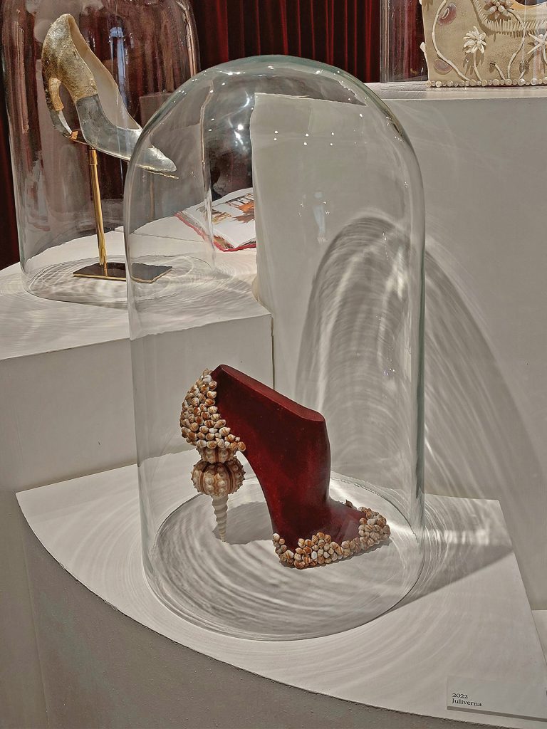 Christian Louboutin primavara vara 2027 24 - Pantofii Christian Louboutin si marea ca inspiratie din 1986 pana la colectia primavara-vara 2027