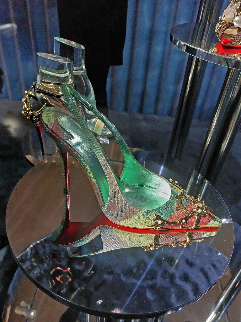 Christian Louboutin primavara vara 2027 3 - Pantofii Christian Louboutin si marea ca inspiratie din 1986 pana la colectia primavara-vara 2027