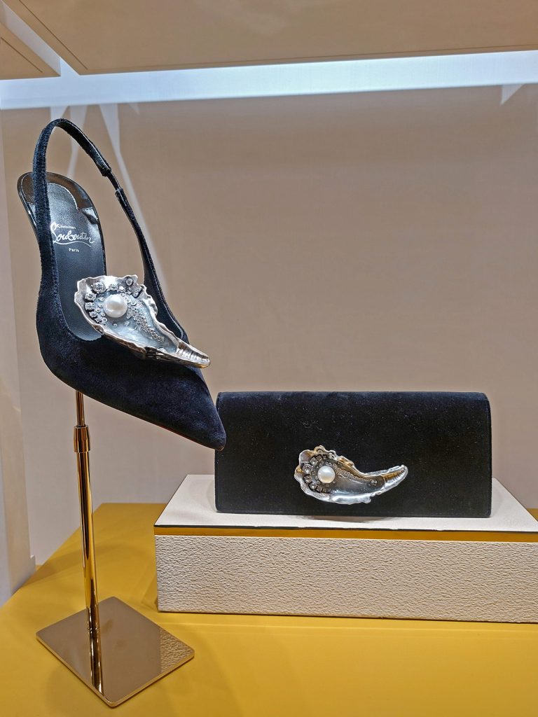 Christian Louboutin primavara vara 2027 7 - Pantofii Christian Louboutin si marea ca inspiratie din 1986 pana la colectia primavara-vara 2027