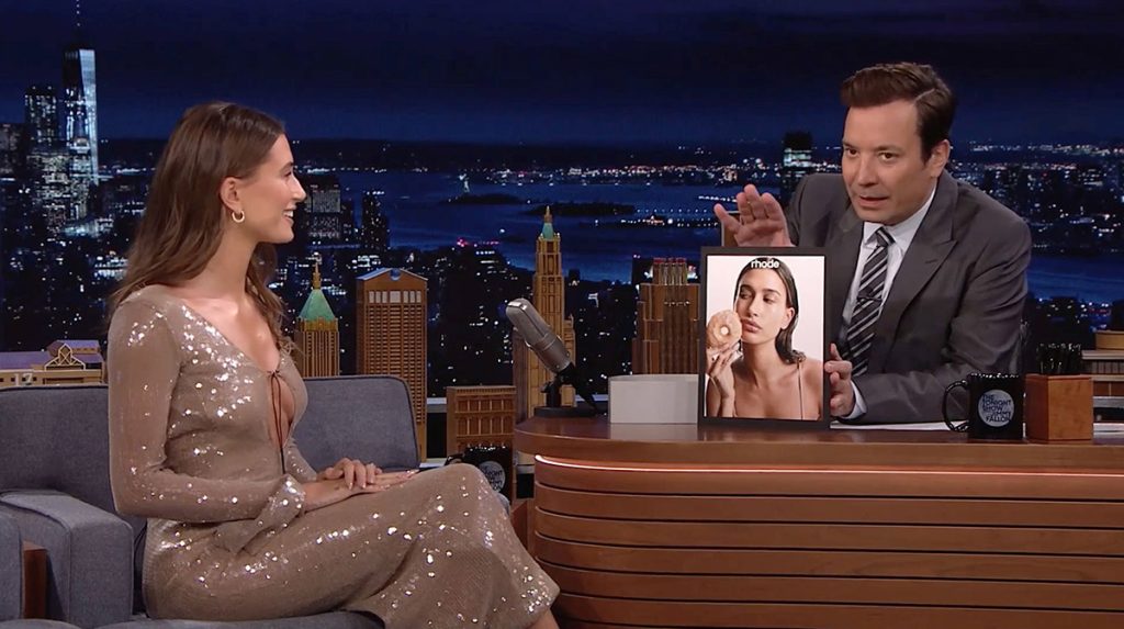 Fenomenul Rhode Hailey Bieber - Fenomenul Rhode, un brand care atrage atentia si ramane relevant