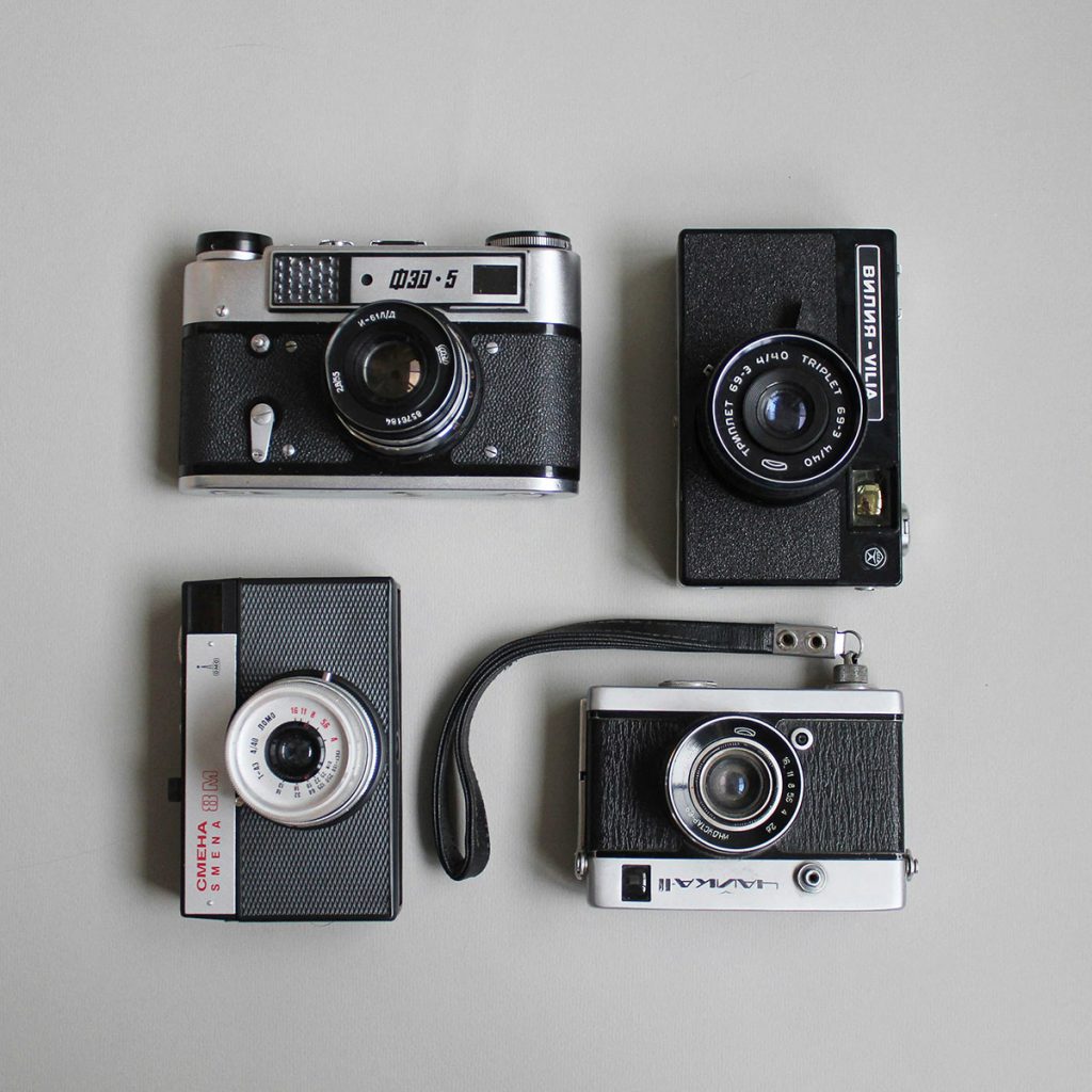 Piesele vintage natanni unsplash - Hainele vintage, prezente intr-o moda mereu in schimbare