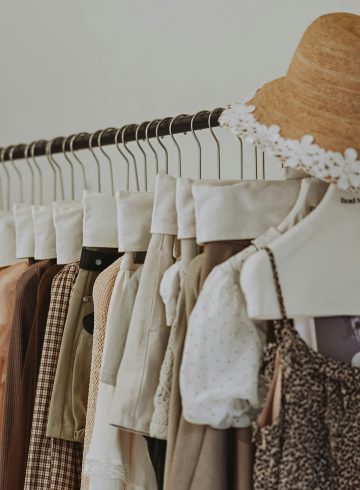 piesele vintage la moda sou jest unsplash - Hainele vintage, prezente intr-o moda mereu in schimbare