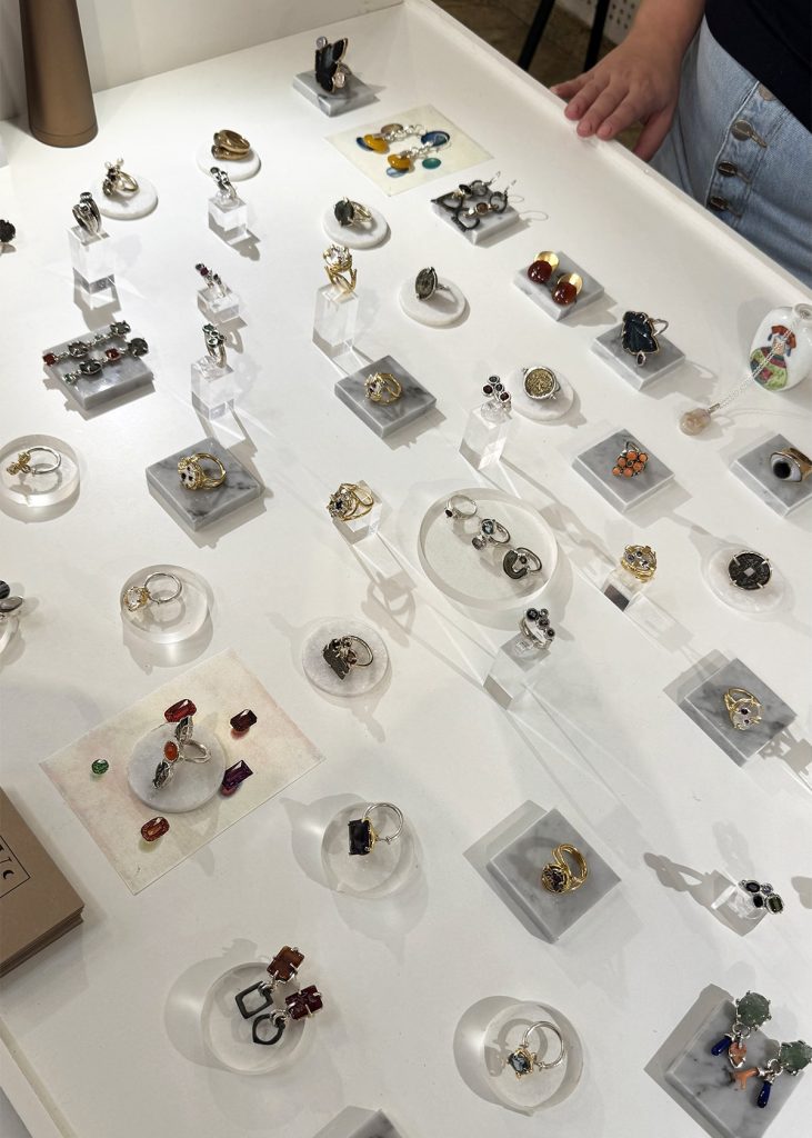 vernisaj ROJW 2026 6 - Perspective diferite asupra bijuteriilor la Romanian Jewelry Week 2026